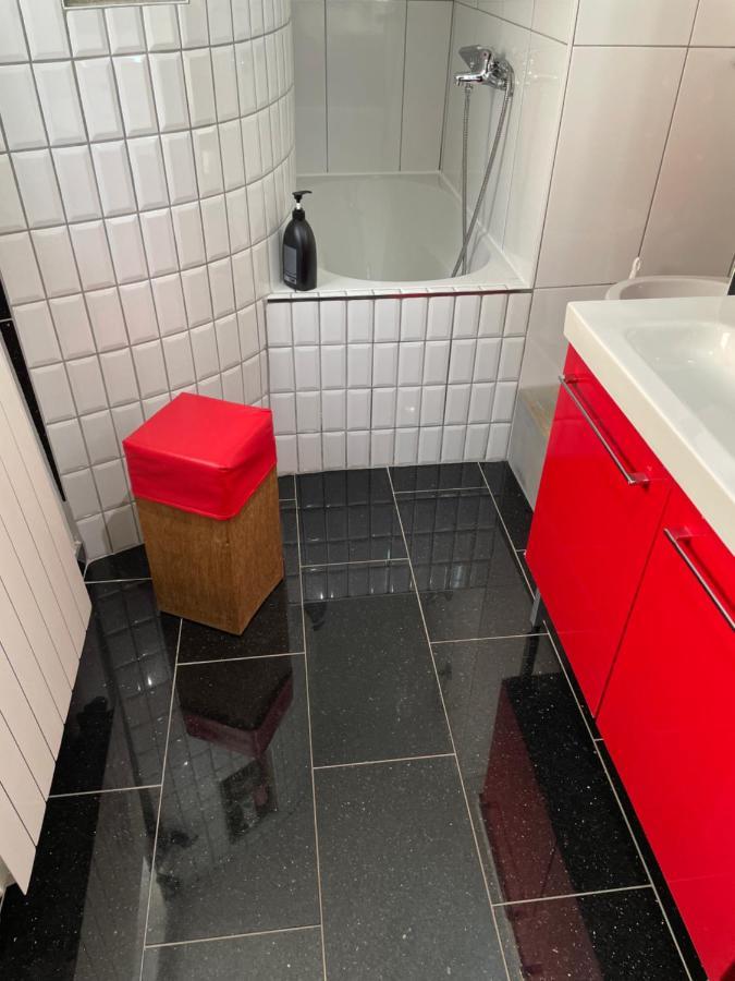 Simple Room In Luxembourg City Bagian luar foto