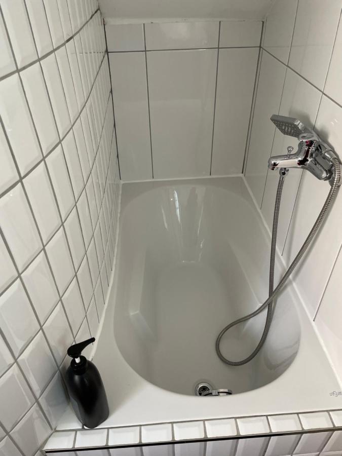 Simple Room In Luxembourg City Bagian luar foto