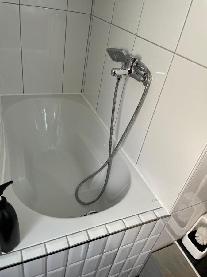 Simple Room In Luxembourg City Bagian luar foto
