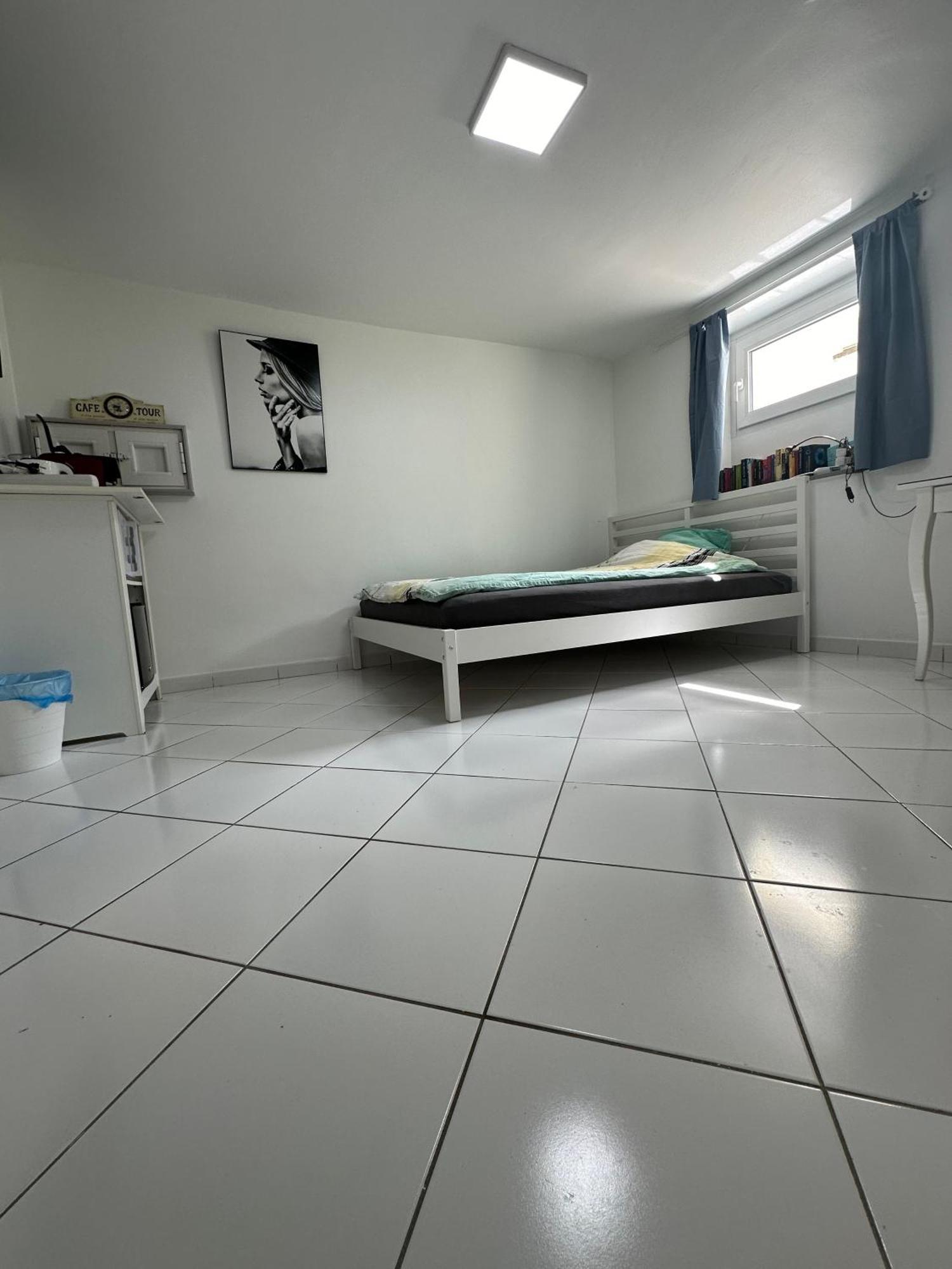 Simple Room In Luxembourg City Bagian luar foto