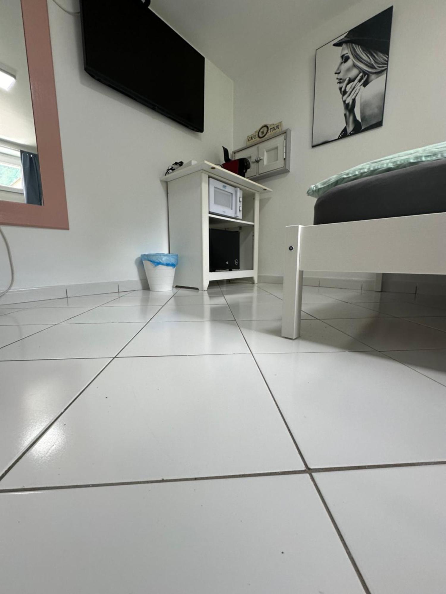 Simple Room In Luxembourg City Bagian luar foto
