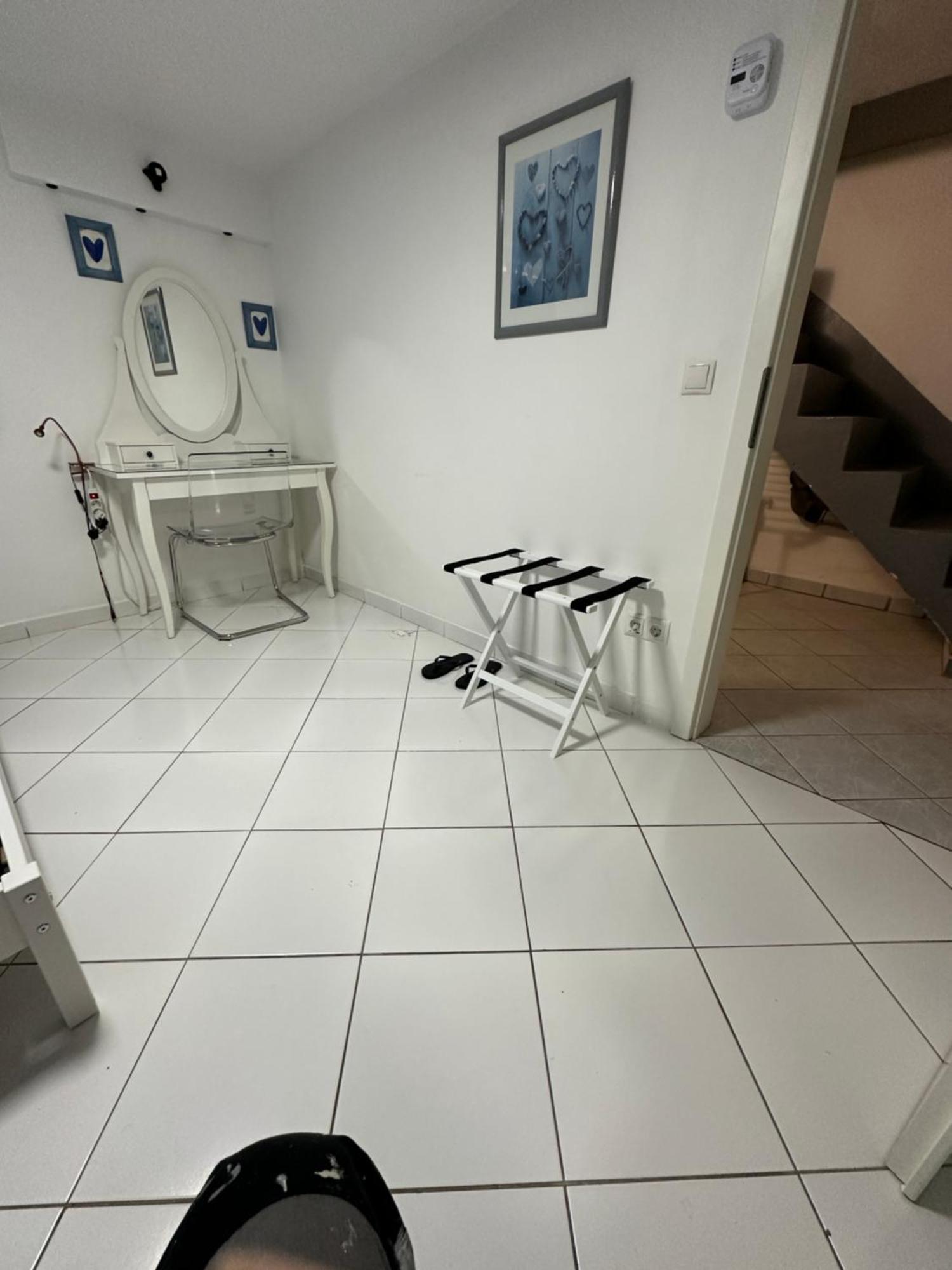 Simple Room In Luxembourg City Bagian luar foto