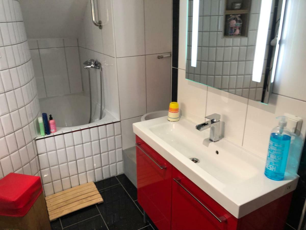 Simple Room In Luxembourg City Bagian luar foto