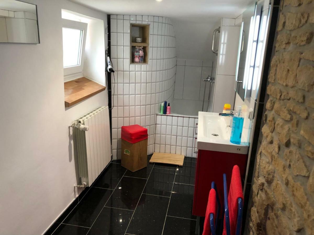 Simple Room In Luxembourg City Bagian luar foto