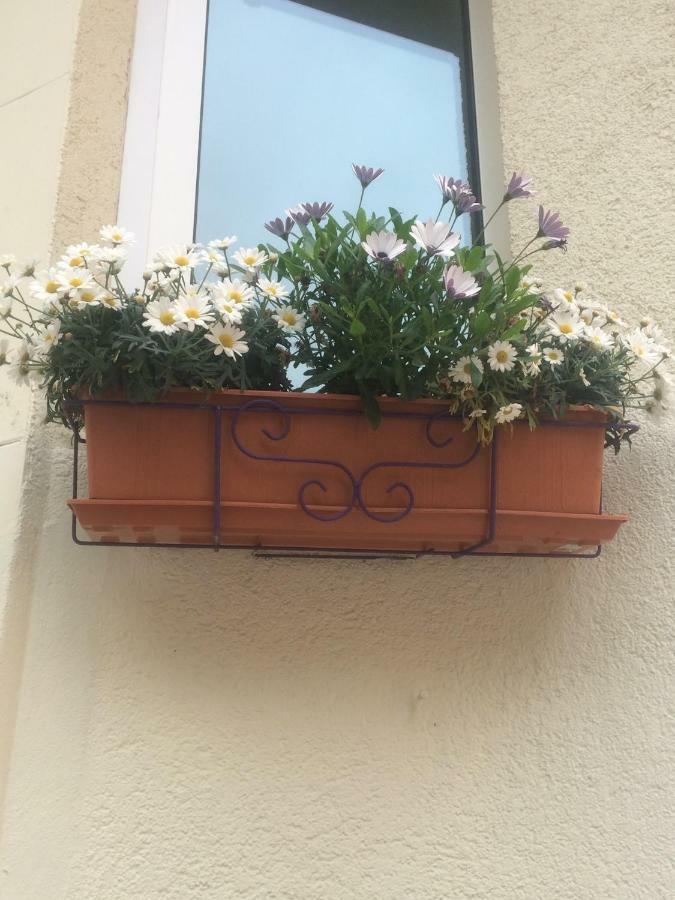 Simple Room In Luxembourg City Bagian luar foto