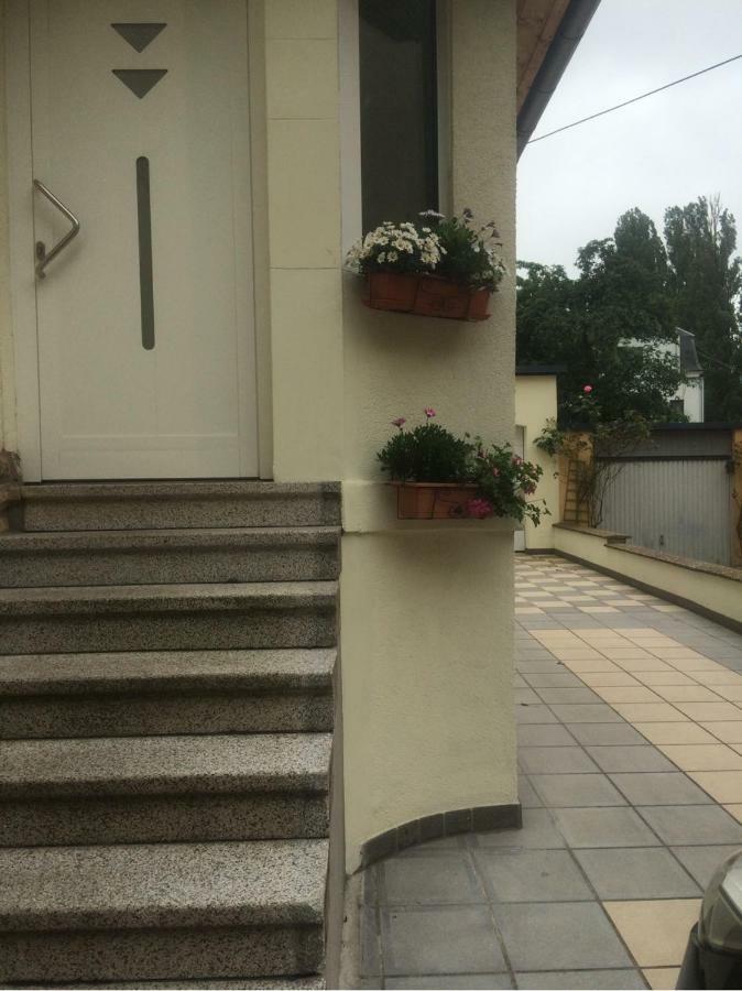 Simple Room In Luxembourg City Bagian luar foto